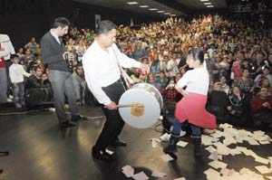 Romanlar hem coştu, hem de coşturdu