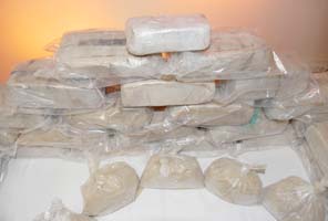 49  kilo eroin Ece'den  kaçmadı