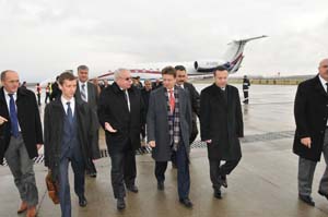 Bakanları havaalanı'nda karşıladı