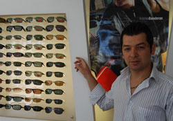 İşportacı gözlüklerine dikkat