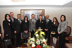 Lüks arabalarla gezmiyoruz