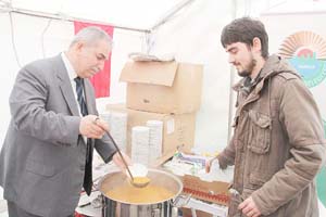 3 BİN KİŞİYE ÇORBA VE EKMEK