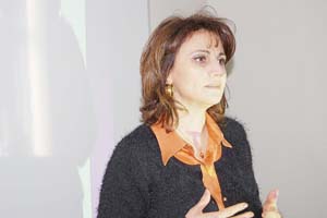 Otomotiv çalışanlarını bilgilendirdi