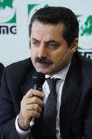 Bakan Çelik çalışanla alay ediyor