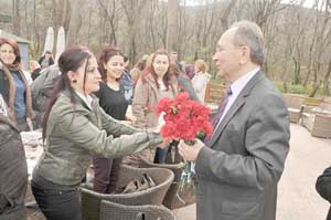 Personelin Kadınlar Günü'nü kutladı