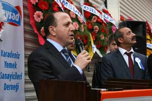 Okullarda çocuklara yemek de dağıtalım