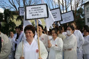 Sağlık çalışanları tedirgin