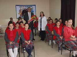 Öğrencilere  Mesleğini anlattı