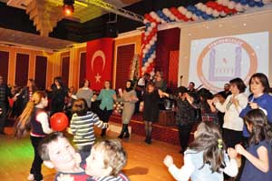 Erzurumlular kurtuluş gecesinde coştu