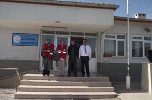 Türk Kızılayı'ndan öğrencilere giyim yardımı