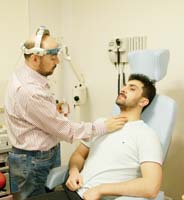 Popstar Bayhan boyun travması geçirdi