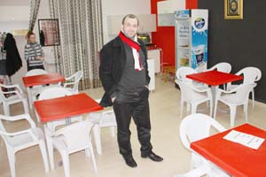 Cafe'm kırmızı beyaz hizmette