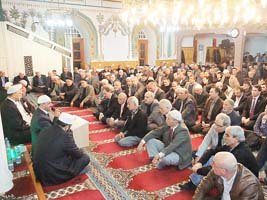 Camiye sığmadılar