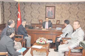 Romanlar Vali Aksoy'dan destek istedi