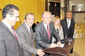 Sözleşme sevincini yemekle kutladılar