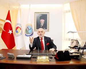 Herkese meclis üyeliği sözü veriyor