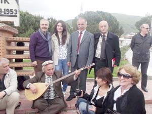 NEYZEN TEVFİK'İ TÜRKÜLERLE ANDILAR.