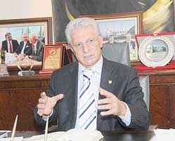 "Tarlasını satan kamyon aldı"