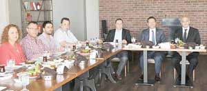 Vali basınla buluştu