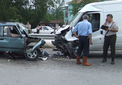 Kafa kafaya çarpıştılar 2 ölü 2 yaralı