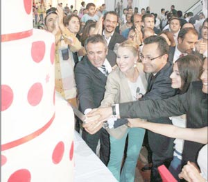 Aşık eden outlet 1 yaşını kutladı