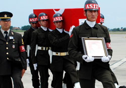 Naaşı askeri uçakla geldi