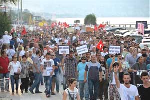 Müdahaleye tepki yürüyüşü