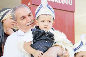 Erkekliğe ilk adımı attılar