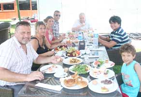 ŞEN AİLESİ MİDİLLİ'DE