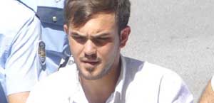 Kaldırımda yürürken kamyonet çarptı