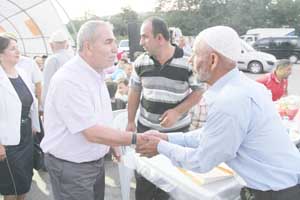 İLKADIMDA HALK KENETLENİYOR