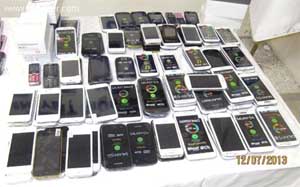 285 Kaçak Cep Telefonu Ele Geçirildi
