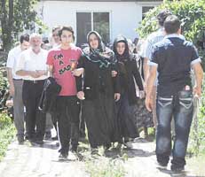 KÖYLÜLER 33 YILLIK İMAMLARININ CENAZESİNİ BIRAKMADI
