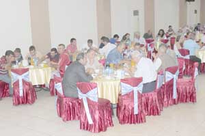 BİZ KOCAMAN BİR AİLEYİZ