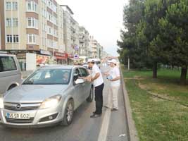 AK Parti Atakum Gençlik Kolları'ndan iftar vaktinde yolda kalanlara ikra
