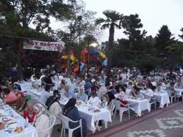 MHP'DEN BÜYÜK KATILIMLI İFTAR YEMEĞİ...