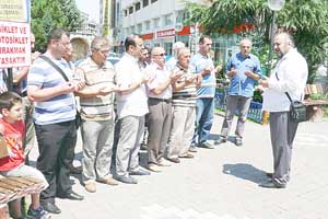 KATLİAM PROTESTO EDİLDİ