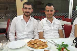 AK PARTİ BAFRA GENÇLİK KOLLARI BAŞKANINA PİDELİ DOĞUM GÜNÜ.