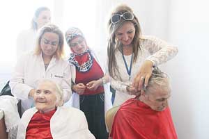 YAŞLILARA EN GÜZEL BAYRAM HEDİYESİ