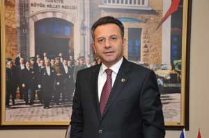 Aksoy'dan Bayram Kutlaması