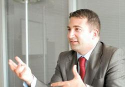 SAS, gelirlerini yükseltti