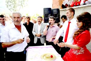 BİR NİŞAN BİR DÜĞÜN
