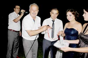 NİŞAN YÜZÜKLERİNİ  KAYA TAKTI