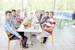 Aynı okul mezunları 21 yıl sonra buluştu