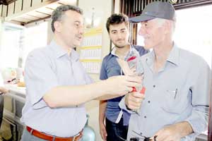 AK Parti İlkadım'dan güllü kutlama