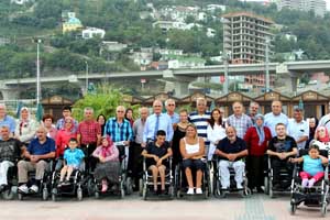 Engellilere 17 adet akülü sandalye hediye edildi