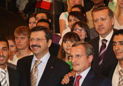 Başbakan öğrencilerle