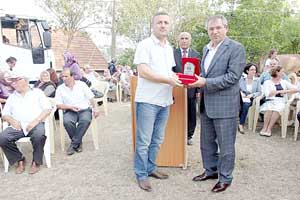 ALPERENLERE PLAKET