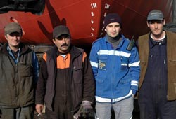 Gemileri denizle buluşturuyorlar