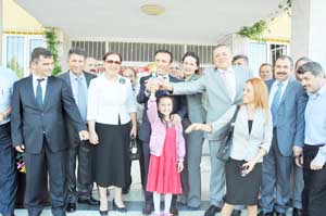 İlk ders zili Genç'ten